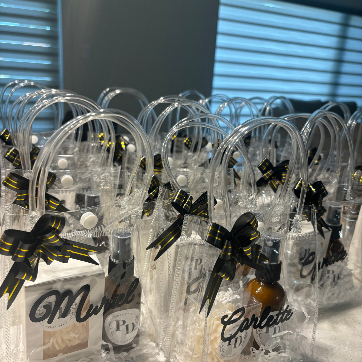Sacs personnalisés | Cadeaux invités avec bougie et brume