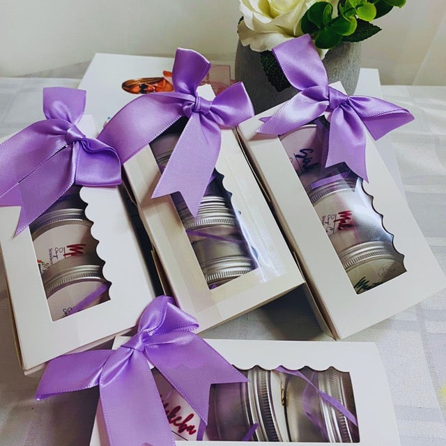 Discovery pack from our handmade scented candles range, featuring small, elegantly crafted soy wax candles in various scents, all free from phthalates and parabens, displayed in a charming gift box